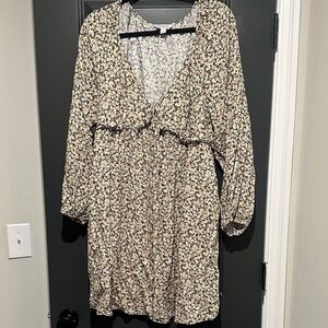 Destination Maternity Floral V-Neck Long Sleeve Mini Dress in Cream and Black